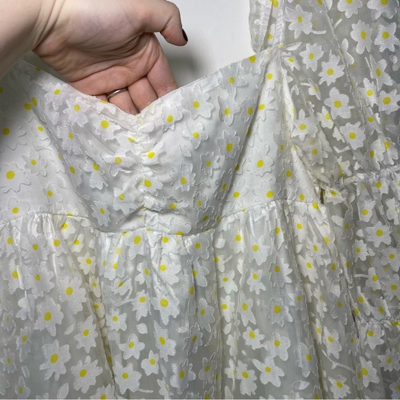 Storia Women's white sheer puff sleeve all over daisy baby doll mini dress in L - Picture 6 of 9